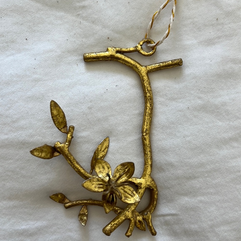 Anthropologie monogram J ornament